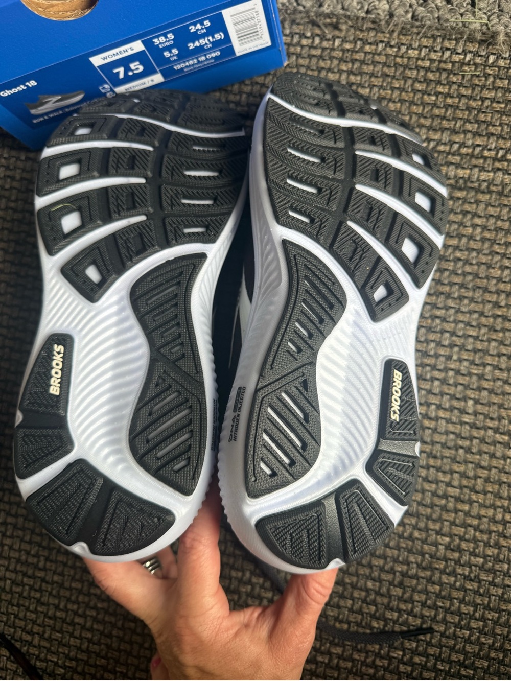 NWT!
Women’s Brooks ghost 18 7.5m Black Running Shoes - Picture 4 of 6